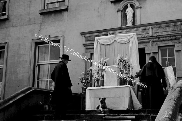 GORTNOOR ABBEY PROCESSION